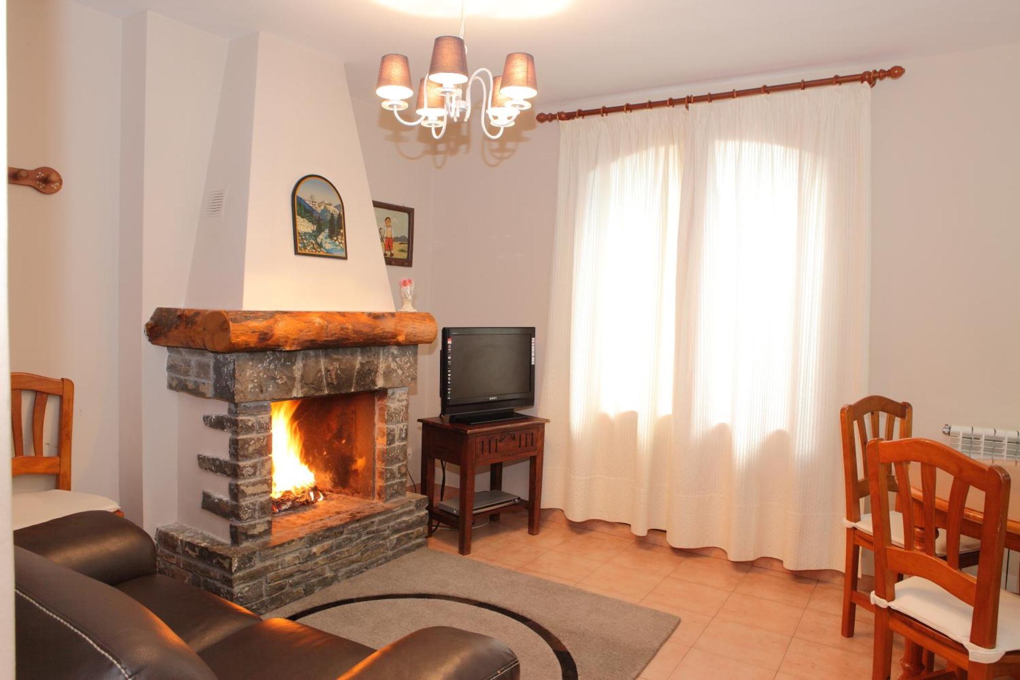 Apartamentos Alba Casa Alquesera Sahun Zewnętrze zdjęcie